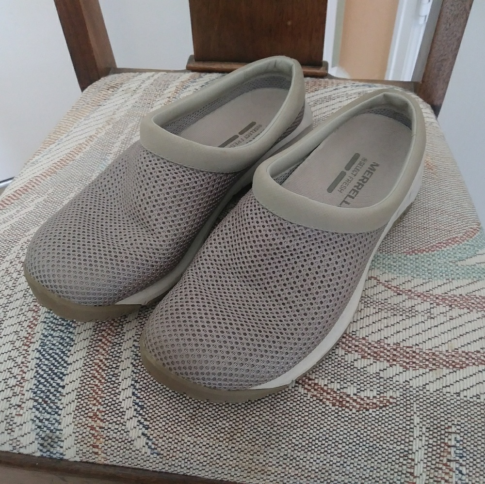 Merrell outdoor slippers mesh womens sz. 8